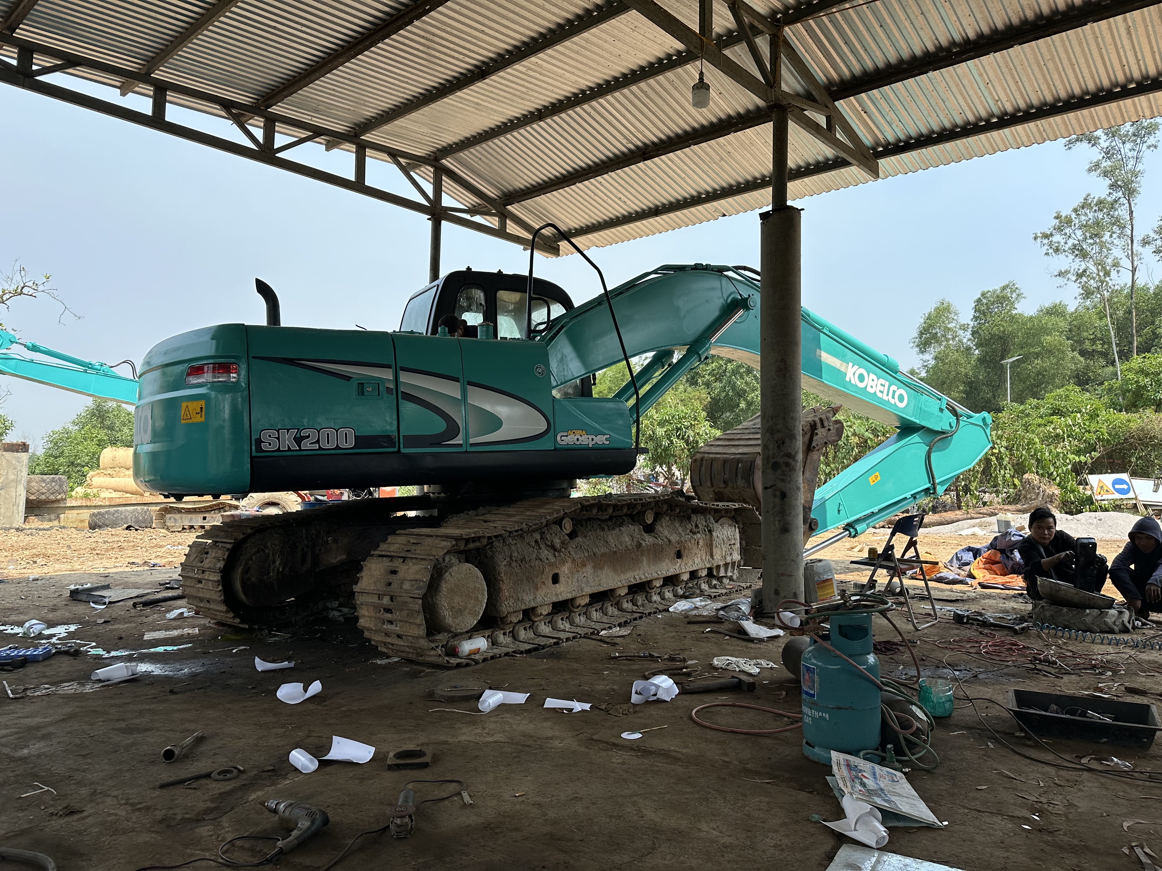 Xe múc bánh lốp hiệu suất cao, dễ dàng di chuyển trên mọi địa hình