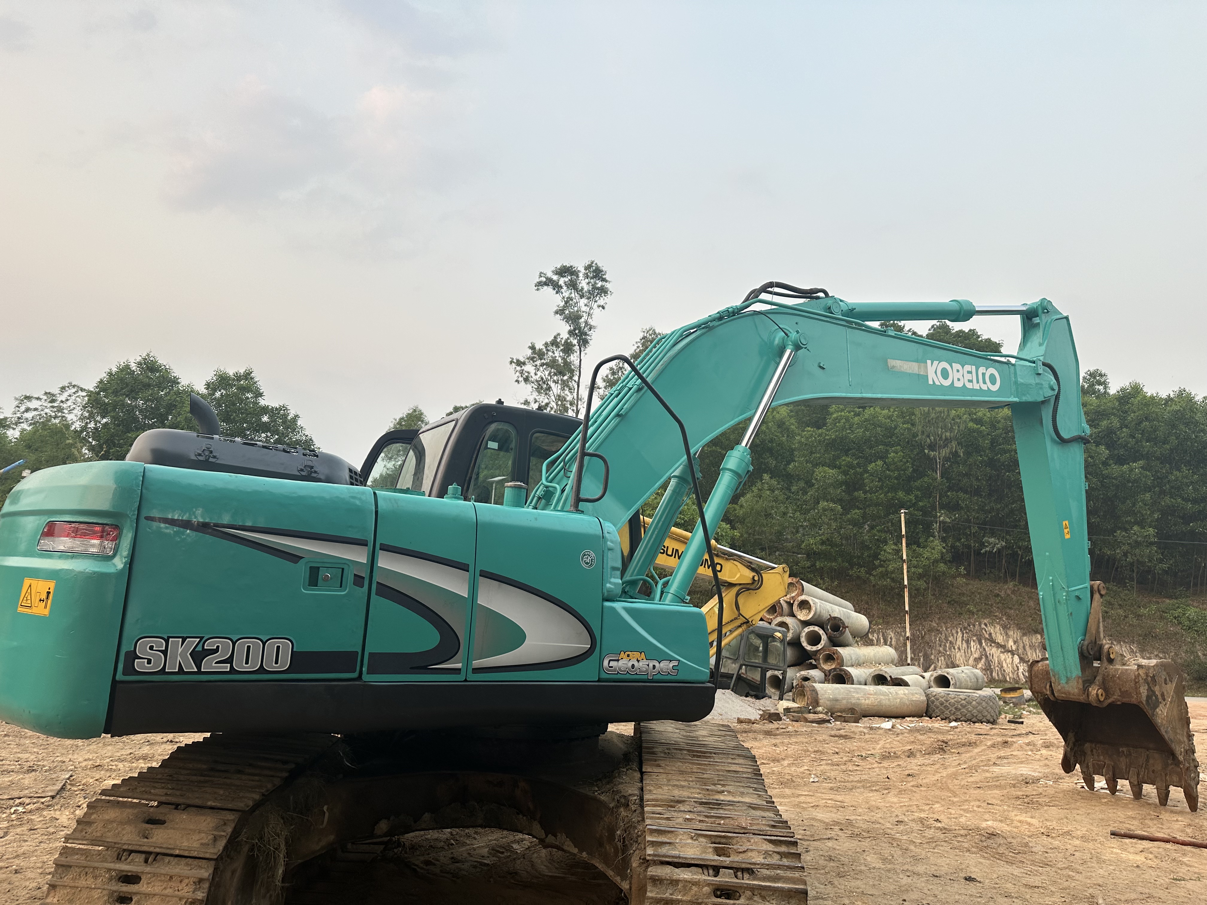 Xe múc đào móng công trình với độ chính xác cao, tiết kiệm thời gian thi công